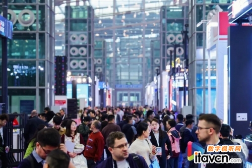 直击2024年中国国际信息通信展览会：企业加速抢占通信与AI融合技术制高点(图1)