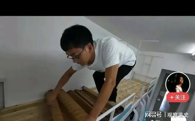 彻底适应！唐尚珺自我介绍玩梗获全场掌声躺宿舍床上笑容满面(图3)
