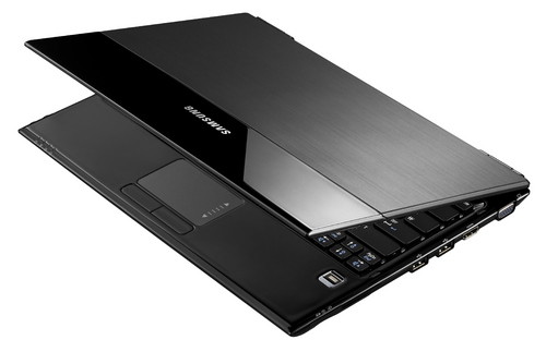 AI大模型+硬件讯飞听见智慧屏焕新亮相InfoComm(图1)