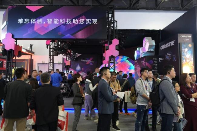 星空体育平台：IFC 2024 ：科视创新视听技术球幕与多面体投影技术受热捧(图4)
