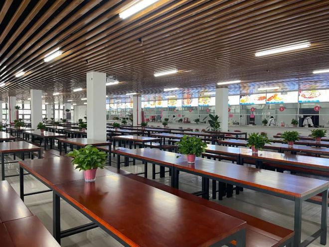 星空体育平台：中招期间最新住宿安排！2024郑州部分高中发布中招食宿服务公告！(图18)