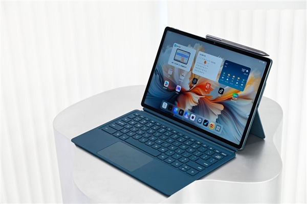 星空体育：联想首款AI平板发布 YOGA Pad Pro AI元启版开创办公新纪元(图2)