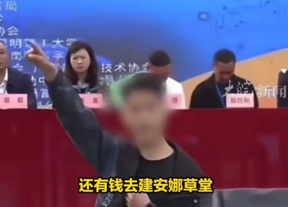 学生开幕式吐槽学校被拉走 宿舍问题引争议(图1)