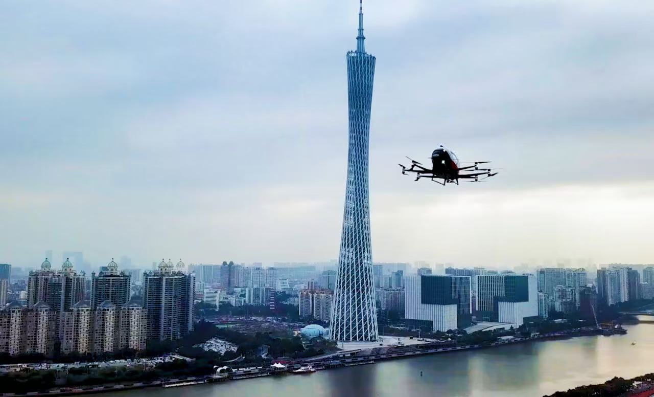 产业链上下游共议低空经济发展：基础设施建设仍在初期鼓励国资提供资金支持(图1)