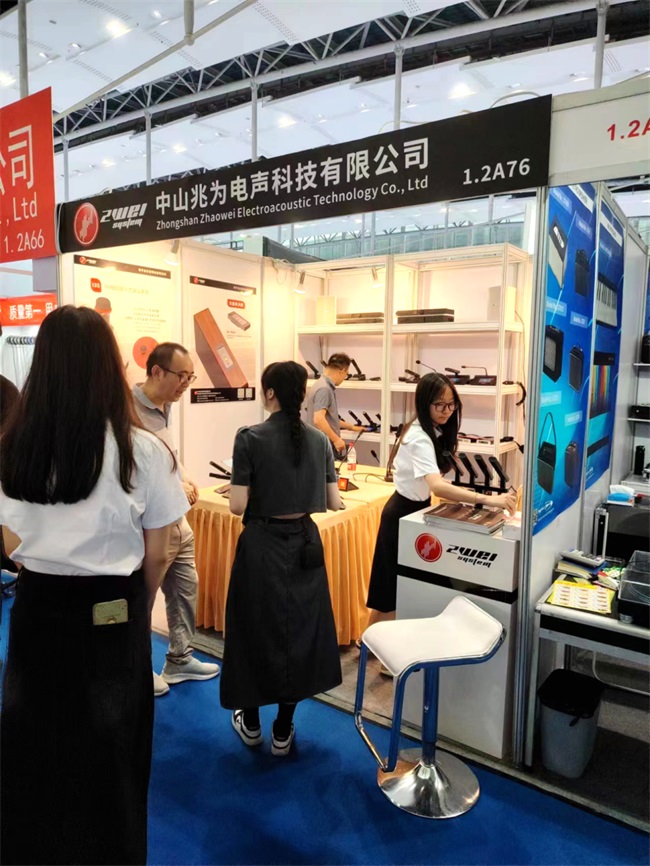 星空体育平台：MAXHUB XBoard V7获微软认证斩获ISE 2025展会最佳展示奖(图1)