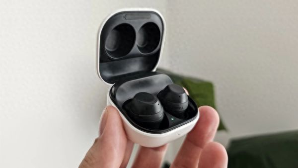 曝三星Buds FE 2将于今年秋天发布 已近两年未更新(图1)