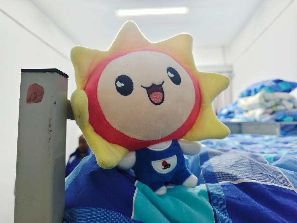 星空体育平台：珠峰脚下又闻读书声——西藏定日地震灾区孩子们如期开学(图2)