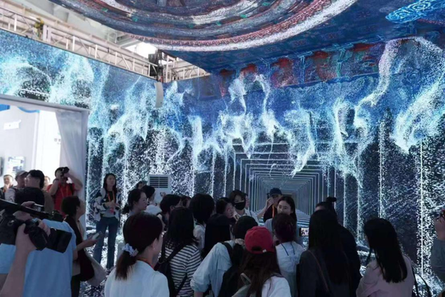 星空体育平台：直击2024年服贸会首日现场文旅服务最大展区——“北京大视听”展“潮”有料！(图6)