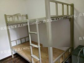 校领导“试住”宿舍具有示范意义(图1)