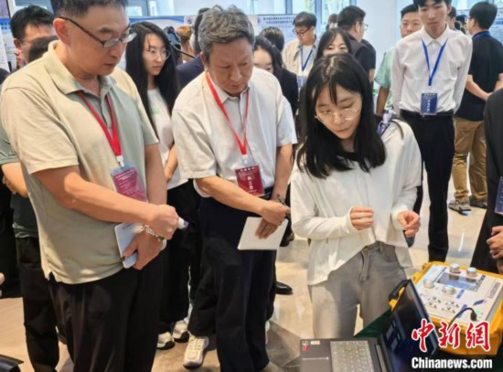 湘江畔的“青春夢工廠”：看大學生如何把創意“釀”成現實(图1)