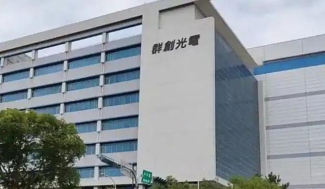 星空体育平台：显示面板企业看车载：综合平台很关键(图2)