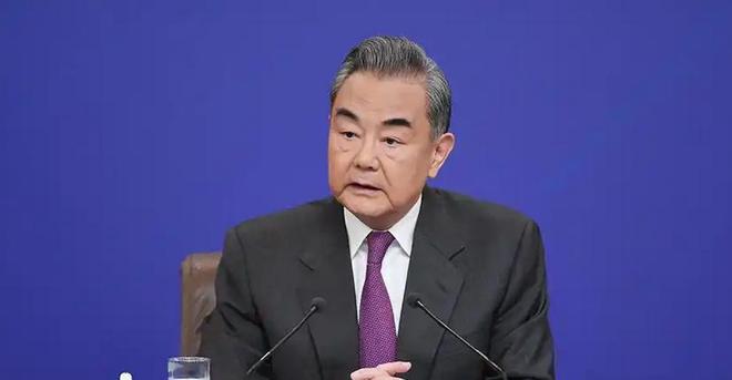 星空体育平台：为了逼我国让步特朗普用上了盘外招中国外长到中亚“破局”(图2)