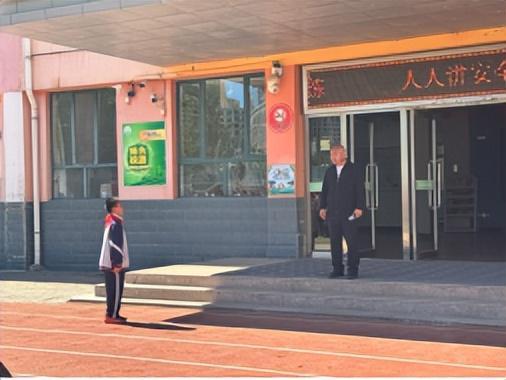 包头市青山区三星小学开展防震减灾应急疏散演练(图2)