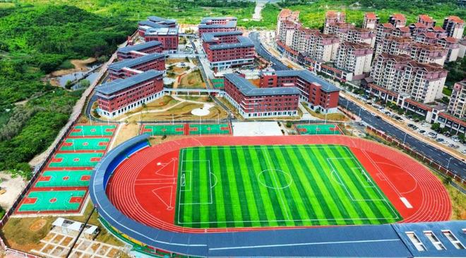 可容纳2700名学生就读！湖南师大附属贵安学校高中部9月迎新(图2)