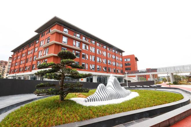 可容纳2700名学生就读！湖南师大附属贵安学校高中部9月迎新(图14)
