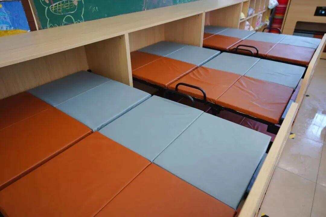 中小学生午休课桌椅出新国标前广深两地已解锁“躺平午休”(图3)