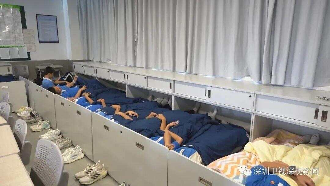 中小学生午休课桌椅出新国标前广深两地已解锁“躺平午休”(图6)