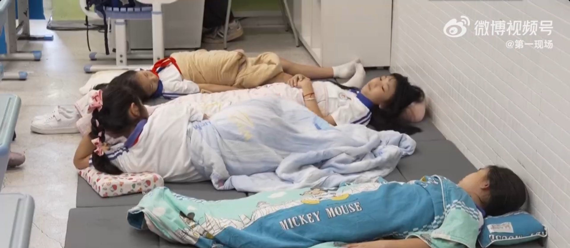 中小学生午休课桌椅出新国标前广深两地已解锁“躺平午休”(图7)