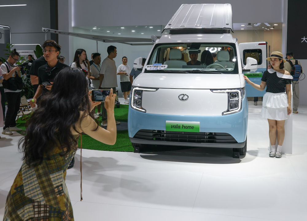 财经聚焦更聪明 更安全 更开放——从智博会看智能网联新能源汽车新趋势(图2)