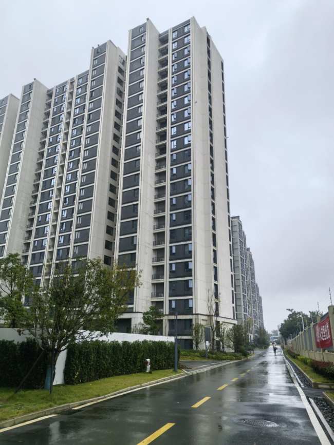 有大学买存量房爆改学生宿舍：大多数改成双人间每套房源配有两个卫生间(图2)