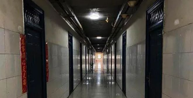 星空体育平台：郑州大二男生自杀身亡：孩子流的血往往都是当初父母脑子里进的水(图2)