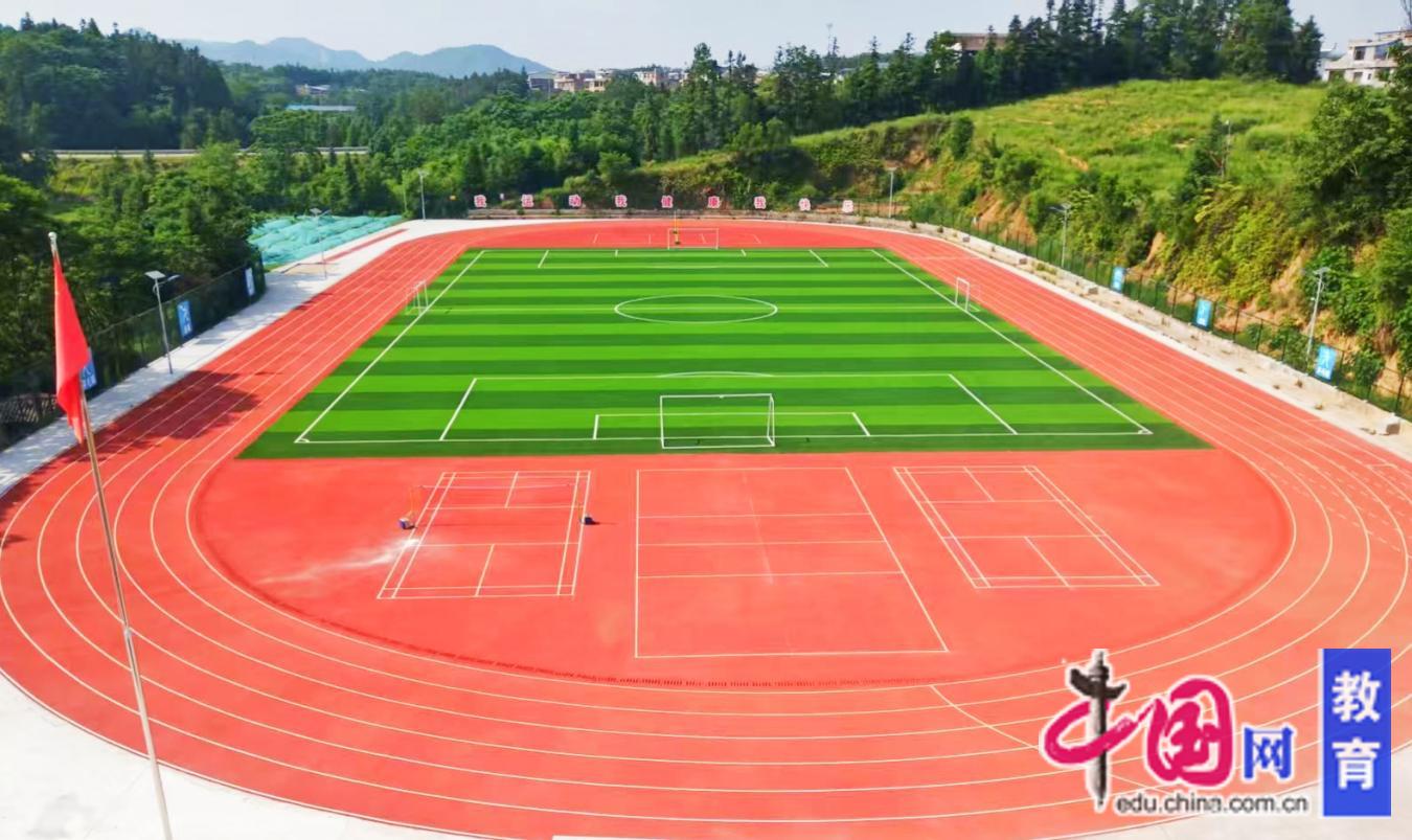 江西信丰：聚焦群众所盼 办好教育实事(图2)