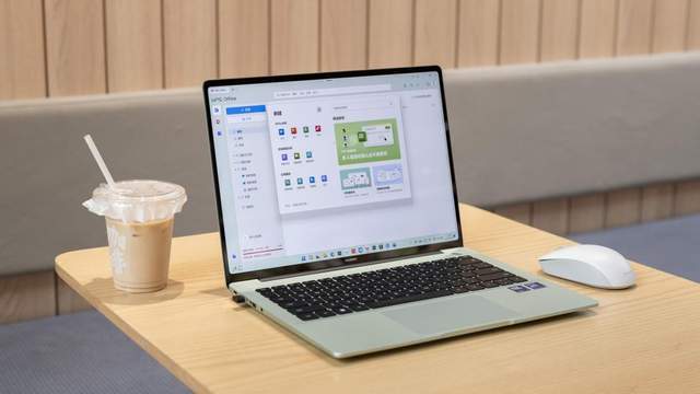 星空体育平台：2025年底最后一次大复盘我的效率神器——华为笔记本藏不住了！(图2)