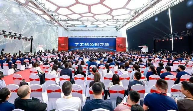 星空体育：2025年商显行业总结：拥抱AI时代突破形态边界在不确定性中顽强进步(图8)