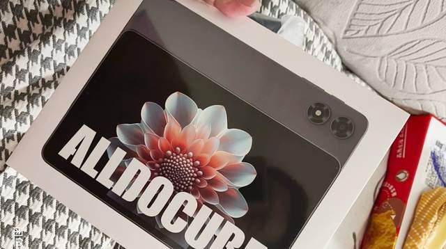 88英寸25K超清屏这款小众平板电脑骁龙处理器打游戏更流畅(图1)