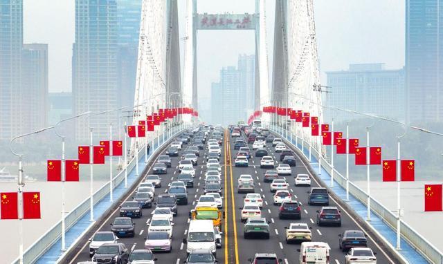 星空体育：四个关键词读懂2025年中国经济“年报”(图2)