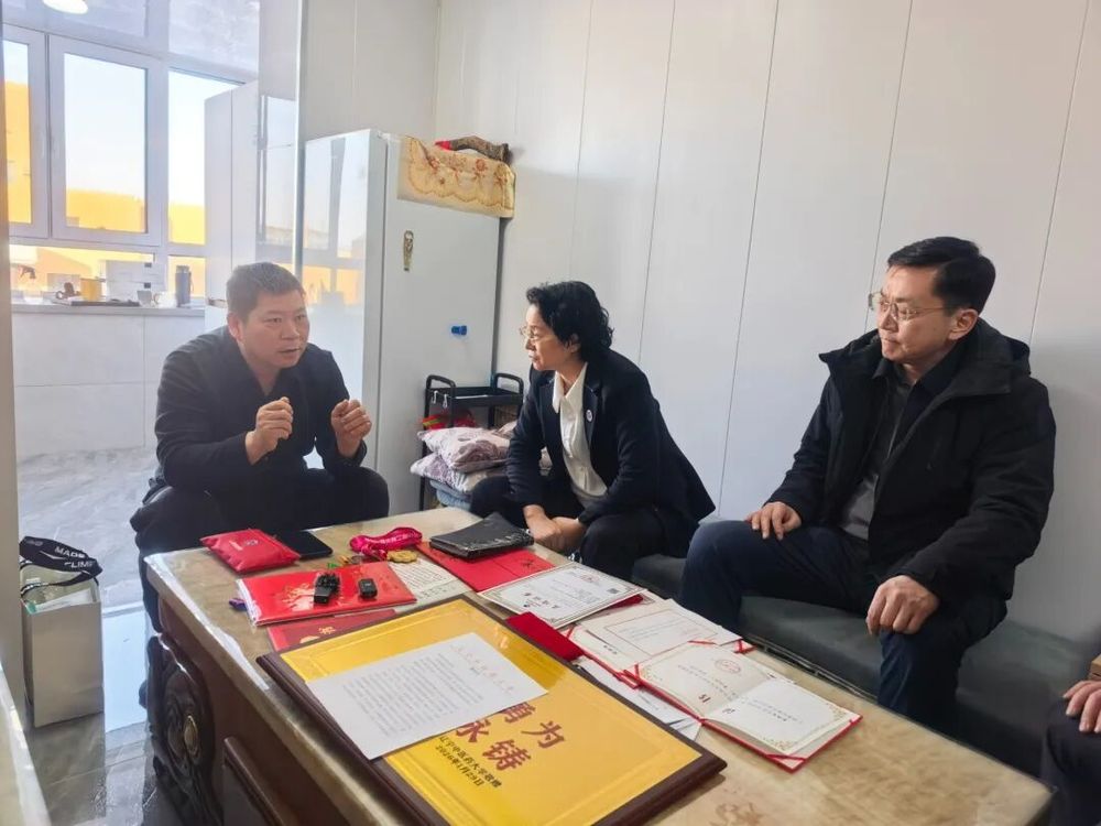 看丹观察丨献血13次仅告知家人5次牺牲时随身带急救包……网友：致敬英雄金城龙！(图4)