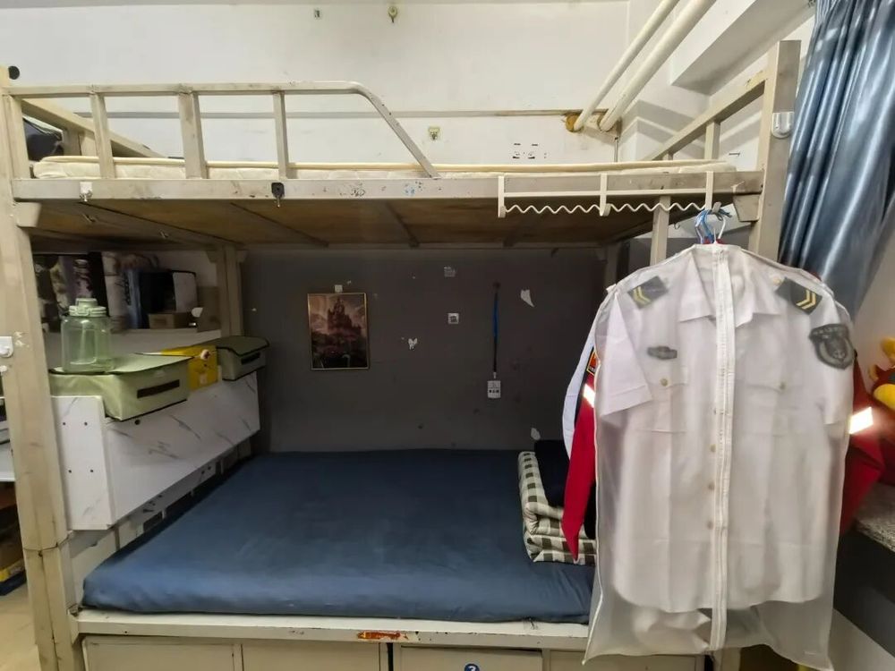 看丹观察丨献血13次仅告知家人5次牺牲时随身带急救包……网友：致敬英雄金城龙！(图11)