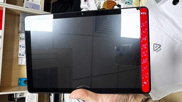 星空体育：国产TCL小屏平板电脑八核处理搭配原生安卓系统操作流畅至极(图1)