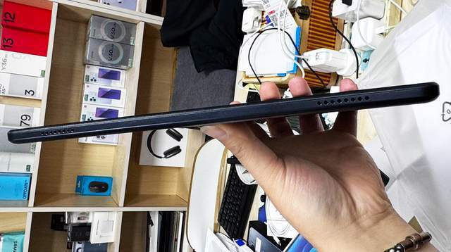 星空体育：国产TCL小屏平板电脑八核处理搭配原生安卓系统操作流畅至极(图4)