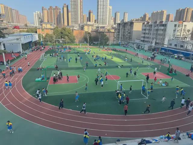 静音操场首选｜雷拓定向音柱精准控声更专业(图1)