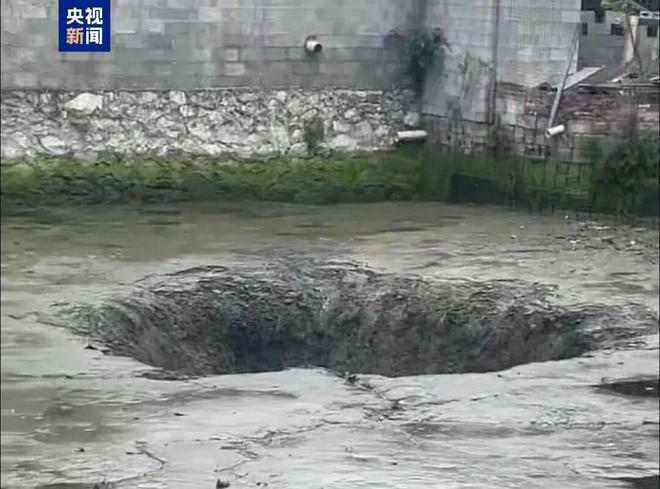 星空体育平台：早读天津还有雨！柳州再次地震后情况！怡宝被曝！雷军突然宣布！孙杨回应“妈宝男”！又现汉坦死亡病例！(图5)